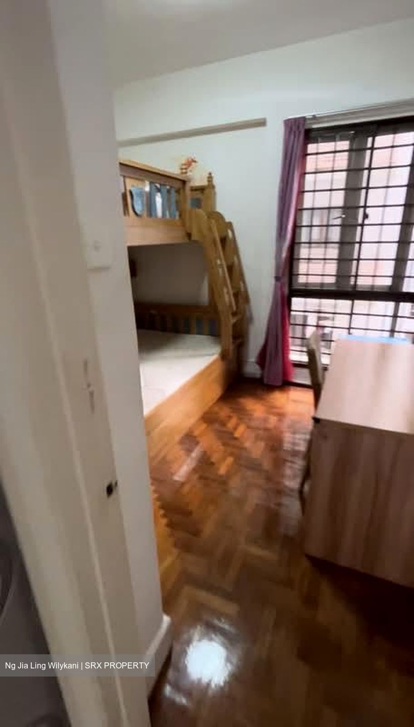 Parkview Apartments (D23), Apartment #568825191